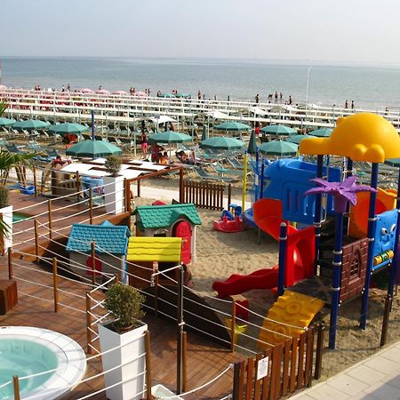 Hotel Taunus - Vista Mare Риччоне Екстер'єр фото