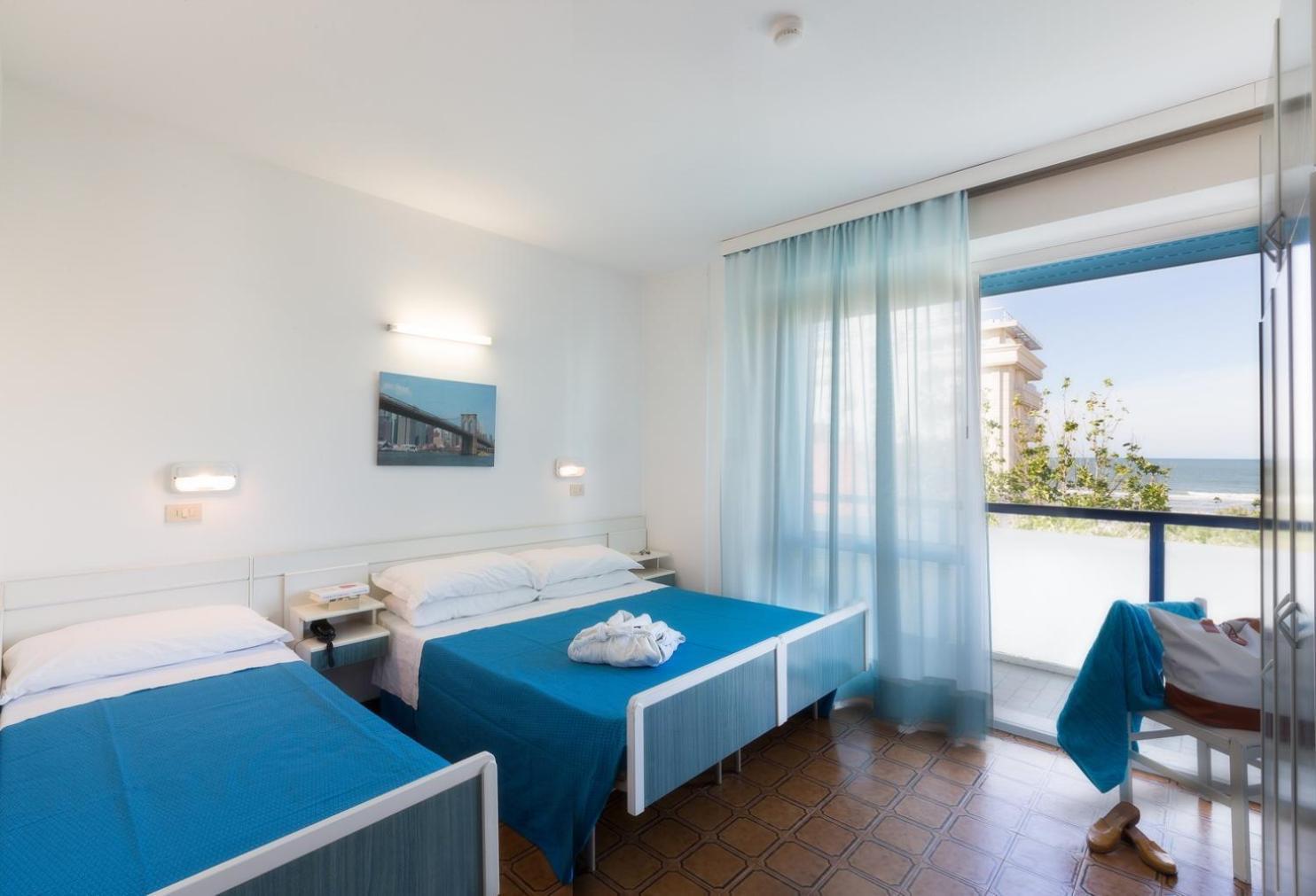 Hotel Taunus - Vista Mare Риччоне Екстер'єр фото
