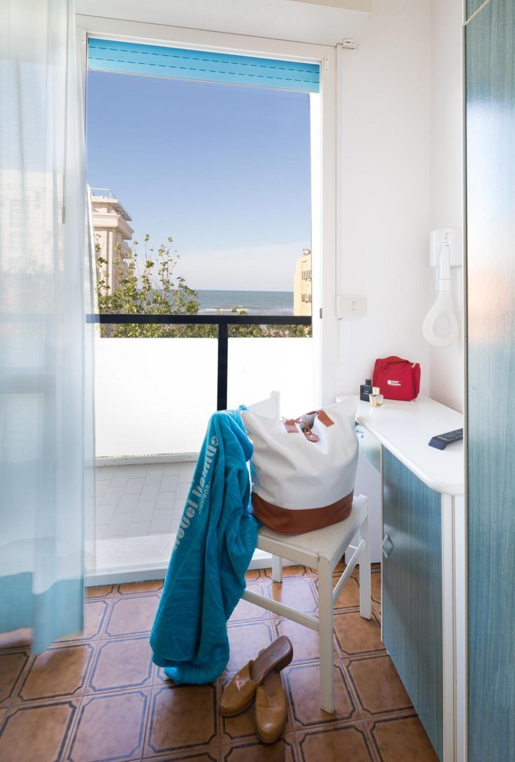 Hotel Taunus - Vista Mare Риччоне Екстер'єр фото