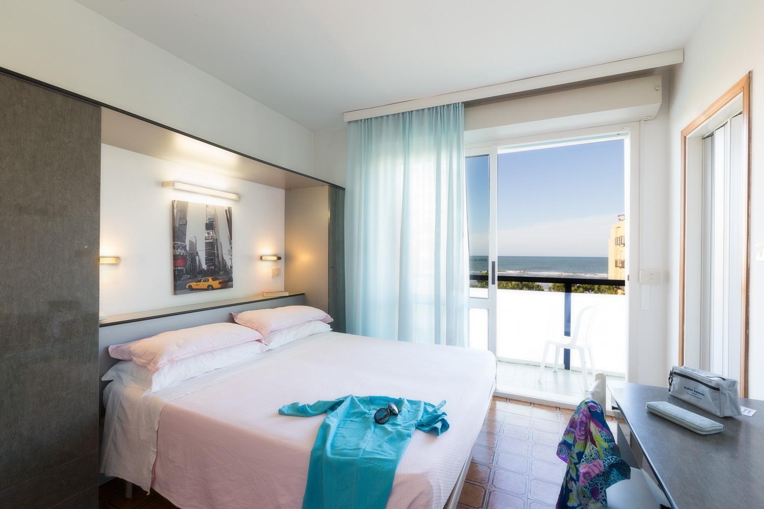 Hotel Taunus - Vista Mare Риччоне Екстер'єр фото