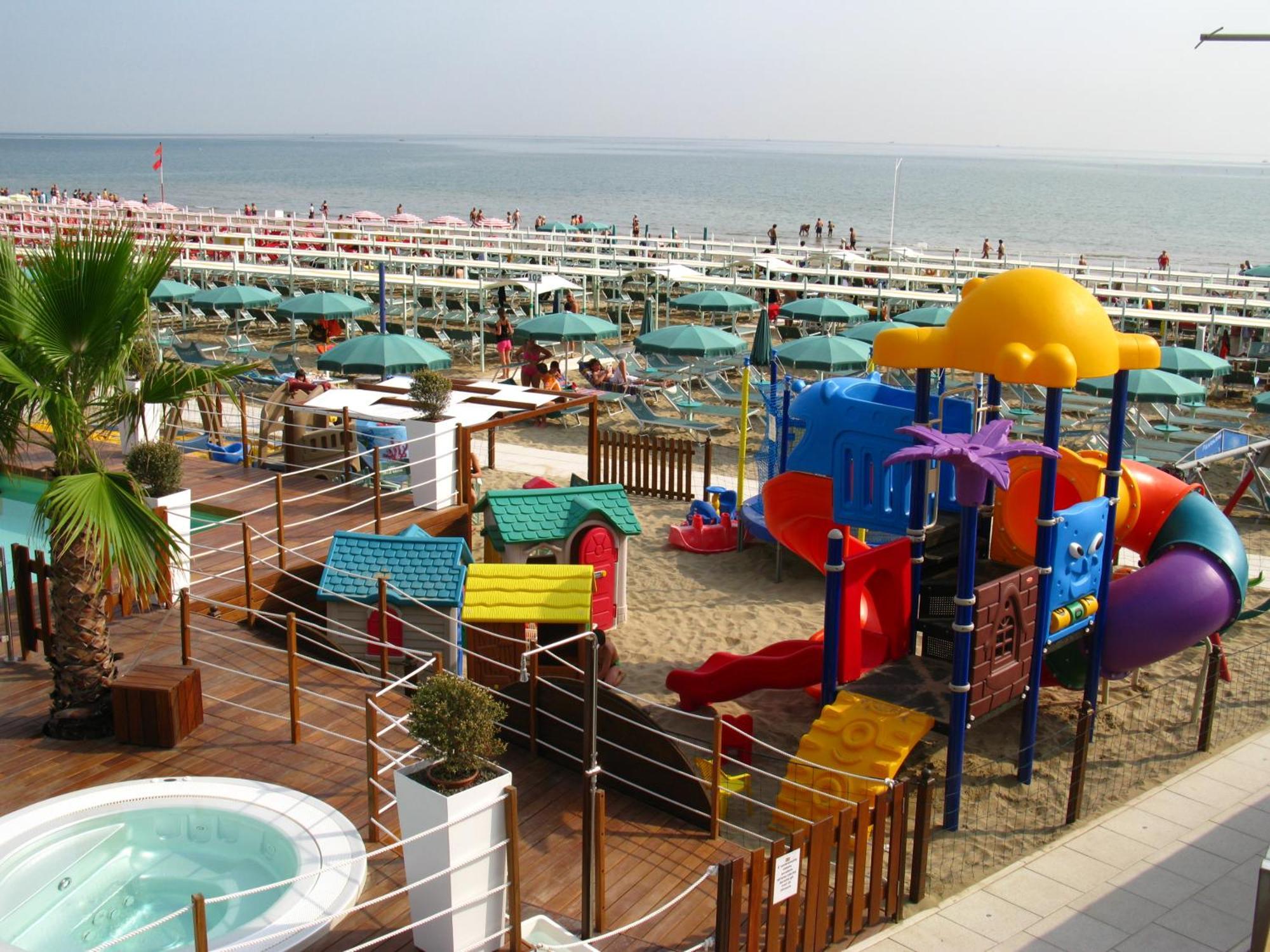 Hotel Taunus - Vista Mare Риччоне Екстер'єр фото